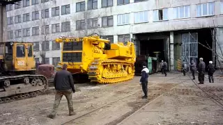 Бульдозер Т-800 тянет 120 тонн на листе. Tractors T-800, K-700, T-130 pull 120 tons.