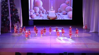 "Танец нарядов"  Симона Белишко (3 года) на отчетном концерте Baby Dance 18 декабря 2022