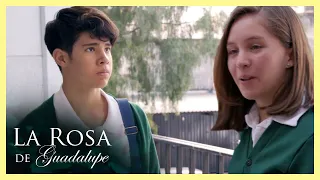 Celina corre el rumor que a Óscar le gustan los vatos | La rosa de Guadalupe 2/4 | Mi primer beso