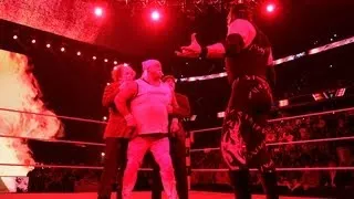 Kane chokeslams Raw guest star Curly from 'The Three