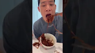 Kid steals noodles from dad with mom’s help