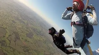 Skydiving - AFF Level 1 - The first kiss of the sky !