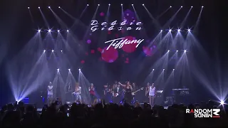 "Don't stop believing" Tiffany and Debbie Gibson Live in Manila