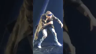 Justin Bieber dancing with his little sister live