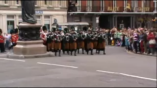 Windsor changing of the guards Bagpipers {Irish} 1st Batt Irish Guards