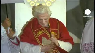 Mau tempo interrompe discurso de Bento XVI