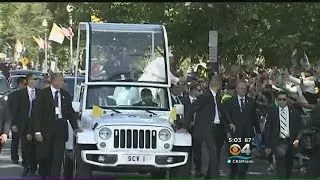 Thousands Cheer Pope Francis During Washington, DC Parade