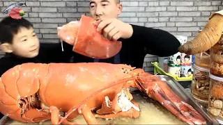 Giant 15lb Lobster From China Lobster Now | LARRY THE LOBSTER