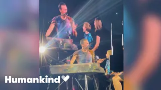 Coldplay's Chris Martin pulls boy onto stage for impromptu birthday song | Humankind #goodnews