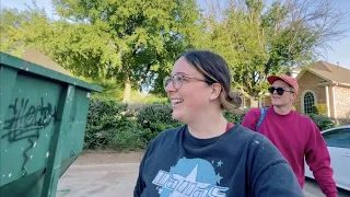 Huge Dumpster Diving Day! People are Moving Out & Throwing Stuff Away!
