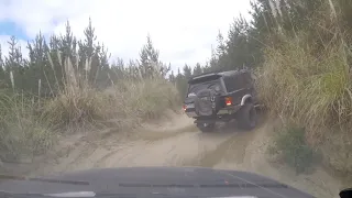 Muriwai Beach Run - Toyota Hilux Surf VS Honda CR-V RD1 - via Wilson Road