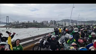 Apoiadores de Bolsonaro participam de ato em Florianópolis em motos, jet skis e barcos