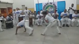 Meus dois irmãos jogando capoeira