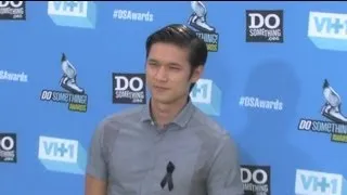 HARRY SHUM JR. wears mourner's ribbon for CORY MONTEITH at 'Do Something Awards'