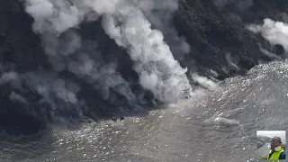 ASÍ CAE AL MAR LA LAVA DEL VOLCÁN DE LA PALMA EN LA PLAYA DEL PERDIDO