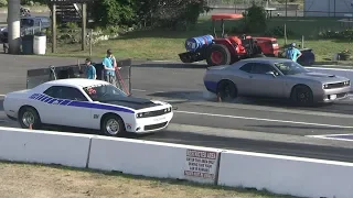 Hellcat vs Drag Pack Challenger - drag racing