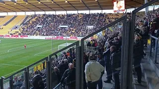 Alemannia Aachen feiert Jannik Mause gegen Rödinghausen als Fußballgott .