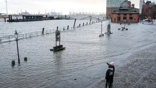 Wie von den Wetterdiensten angekündigt - Sturmflut überschwemmt erneut Hamburger Fischmarkt #shorts