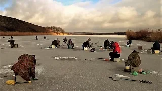 Открыли сезон ЗИМНЕЙ РЫБАЛКИ 2018-19 ЛЮТЫМ КЛЁВОМ КАРАСЯ.Минус две мормышки )