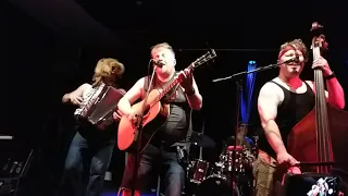 Steve  N' Seagulls "Thunder Struck"