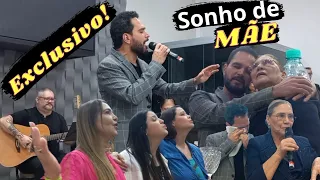 Gospel! Luciano Camargo canta pela primeira vez na igreja que a mãe congrega 'Emoção o tempo todo'