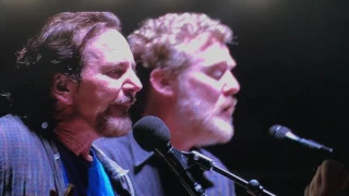 Eddie Vedder with Glen Hansard @ Firenze Rocks - Smile - Rocking in a free world