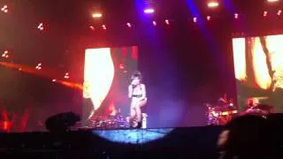 Live Your Life - Rihanna live at Rock In Rio 2011