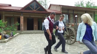 Adventure en route: Dancing waiters in Georgia