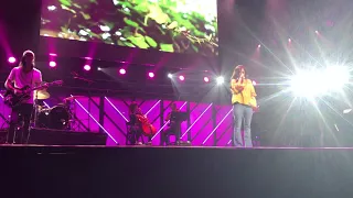 Kari Jobe singing beautifully prior to the 2017 Dove Awards