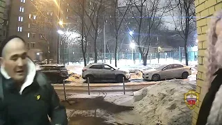 Полицейские Москвы задержали налётчика, напавшего с ножом на женщину ночью в центре города