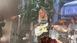 Alvvays - After The Earthquake (LIVE)