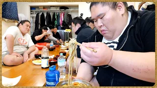 [Sumo food] Chicken tempura, curry chanko nabe, Chinese cabbage with egg / Morning practice