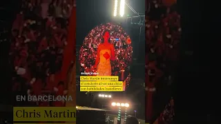 Chris Martin interrumpe el concierto de Barcelona al ver una chica con habilidades 'castelleres'