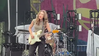 Larkin Poe live at levitate Festival