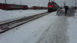 Электровоз ЧС7-210 с поездом №375 Воркута-Москва отправляется со станции Ярославль-Главный