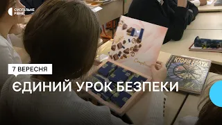 Повітряна тривога і похід в укриття. У ліцеї в Рівному, де учні вчаться очно, провели урок безпеки