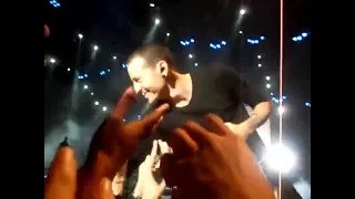 Chester Bennington ''Отдайте Руку''+ Совместное исполнение In The END С  Фанатами