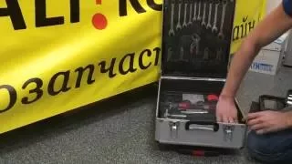 Набор ручного инструмента в чемодане