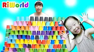 Play with colored paper cup. kids toys family fun. RIWORLD