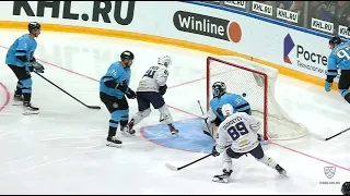 Сагадеев завершает комбинацию "Барыса"/Sagadeyev sends it in for BRS