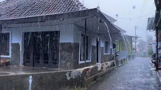 Heavy rain in a peaceful village in Indonesia||very comfortable and peaceful||perfect for insomnia