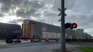 CSX 421 Leads Manifest South | Columbus Ave. #1 Railroad Crossing, Fostoria, OH