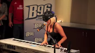 Lady Gaga Sings Poker Face LIVE on The Comcast Couch!