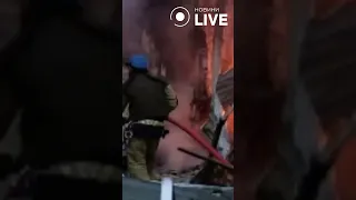 Відео перших хвилин після падіння уламків у Києві