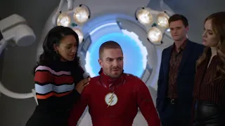 Elseworlds Part 1 Team Flash Annoys Oliver