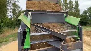 Electric topsoil screen in action