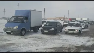 Более 100 автомобилей ждут открытия трассы из столицы в сторону Караганды