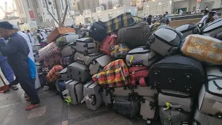 TUMPUKAN KOPER & BARANG BAWAAN JAMAAH HAJI FURODA & HAJI PLUS DI MAKKAH.MASJIDIL HARAM DI JAGA KETAT