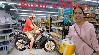 Buyin’ a Bike | Happy Village | Thailand