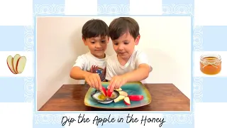 "Dip the Apple in the Honey" song and activity for Rosh Hashanah 😋🍎🍯🎶 L'Shana Tova! Music for kids